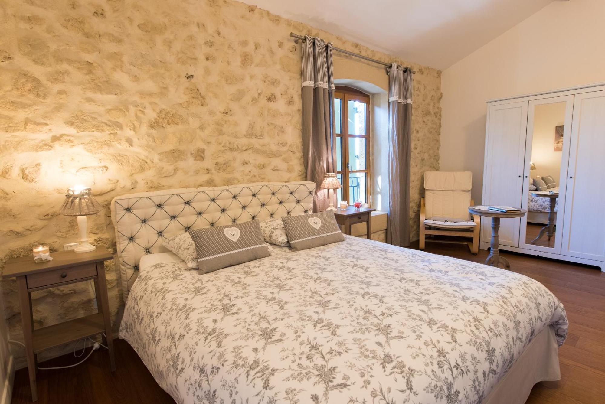 Hotel Le Relais De Pigasse Ouveillan Habitación foto